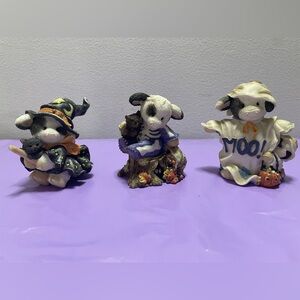 Merry Moo Halloween figurines. Set of 3.